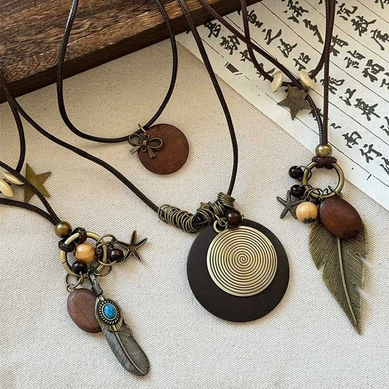 カントリー風あふれるアートペンダントネックレス