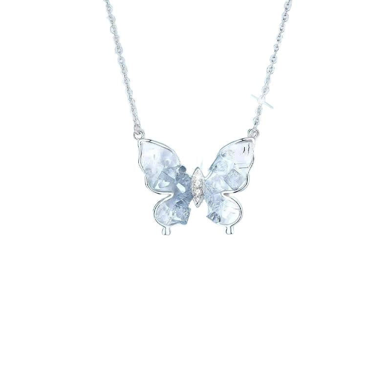 氷島の蝶ネックレス