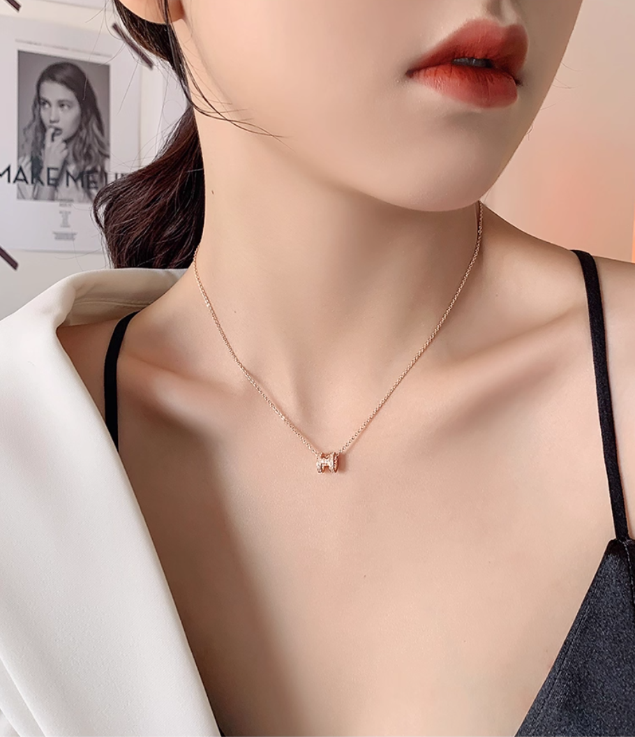 トレンド H ミニモードネックレス