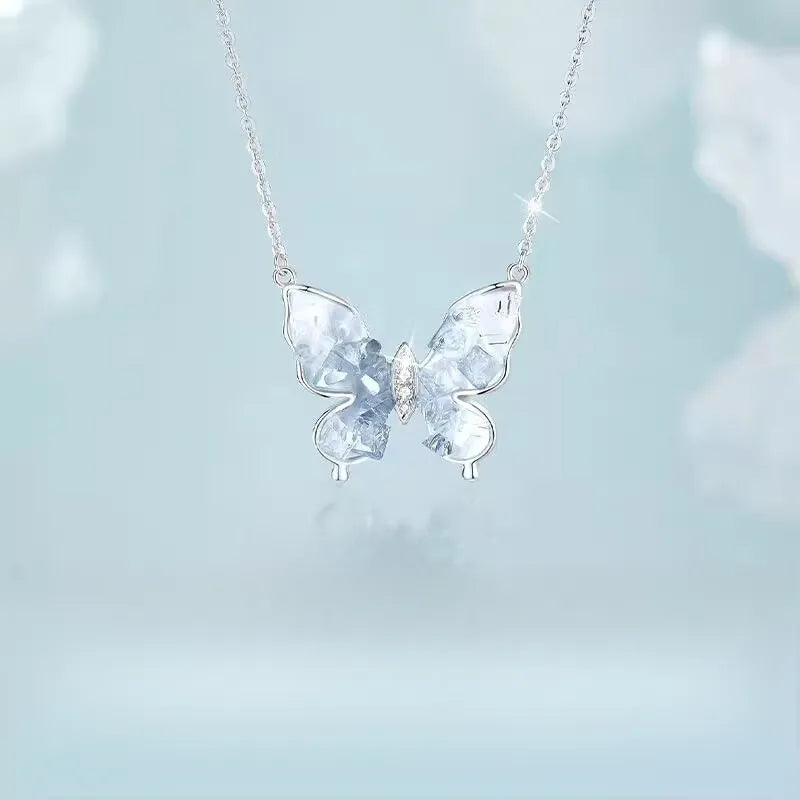 氷島の蝶ネックレス