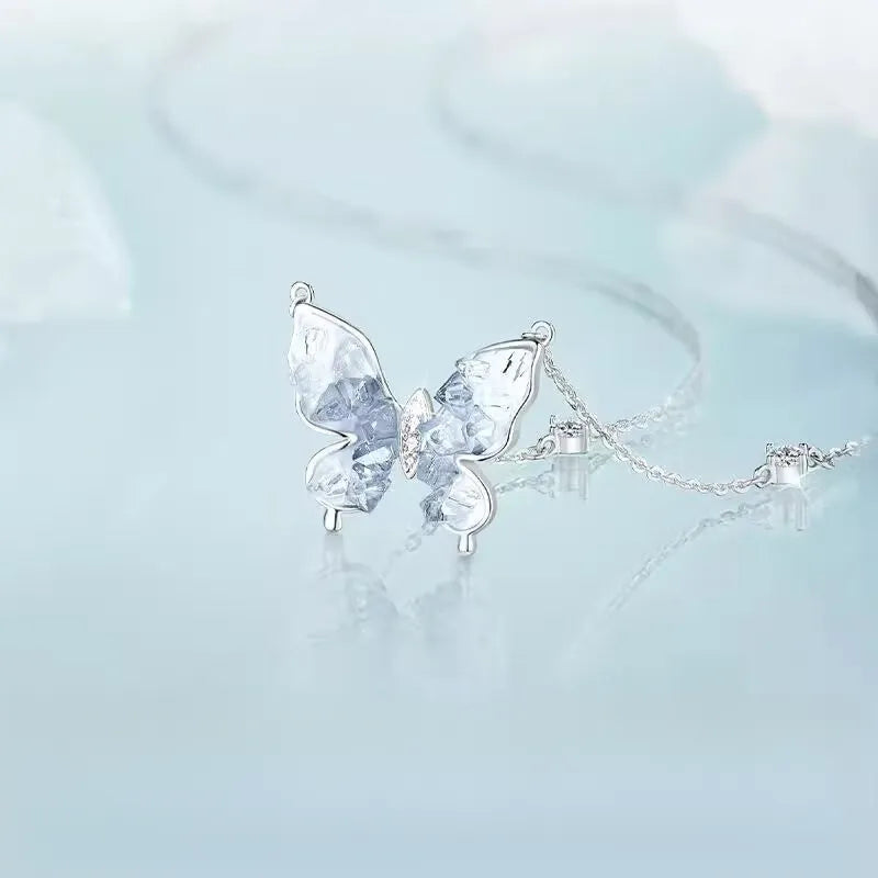 氷島の蝶ネックレス